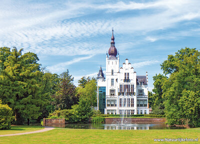 ansichtkaart raadhuis Vught - Leeuwenstein