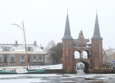 ansichtkaart waterpoort winter Sneek