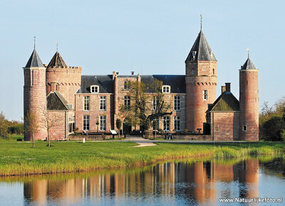 ansichtkaart kasteel Westhove in Oostkapelle