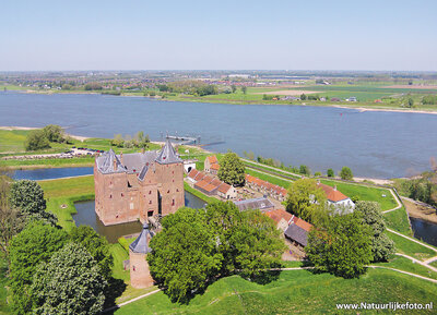 ansichtkaart slot Loevestein in Poederoijen