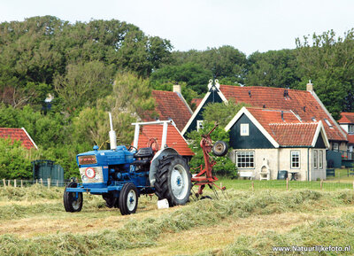 ansichtkaart tractor Ford 3000