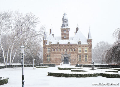 ansichtkaart kasteel Wijchen in de sneeuw