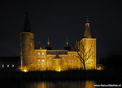 ansichtkaart kasteel Hoensbroek bij avond