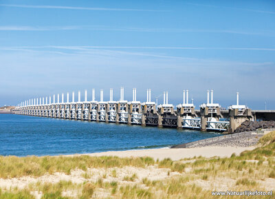 ansichtkaart Oosterscheldekering