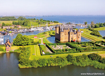 ansichtkaart Muiderslot vanuit de lucht