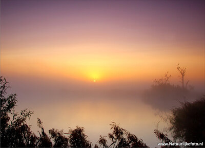 ansichtkaart zonsopkomst Leekstermeer